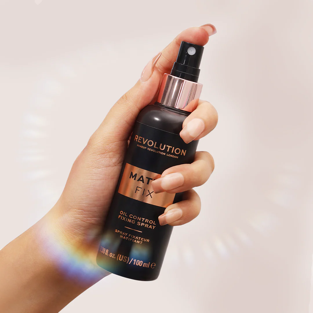 Makeup Revolution Oil Control Fixing Spray - Image 13