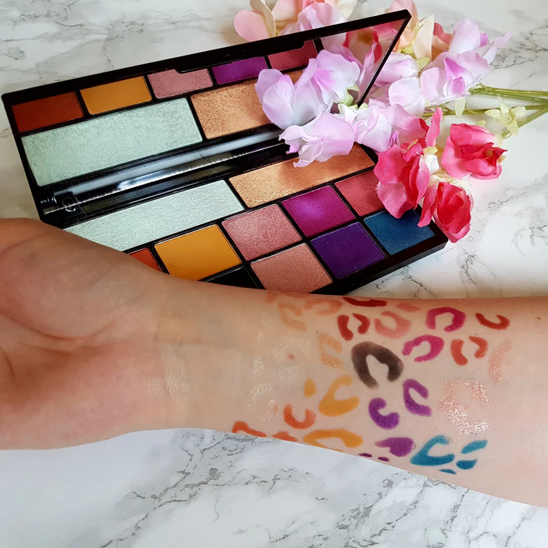 Makeup Revolution X Carmi Kiss Of Fire Palette - Image 4