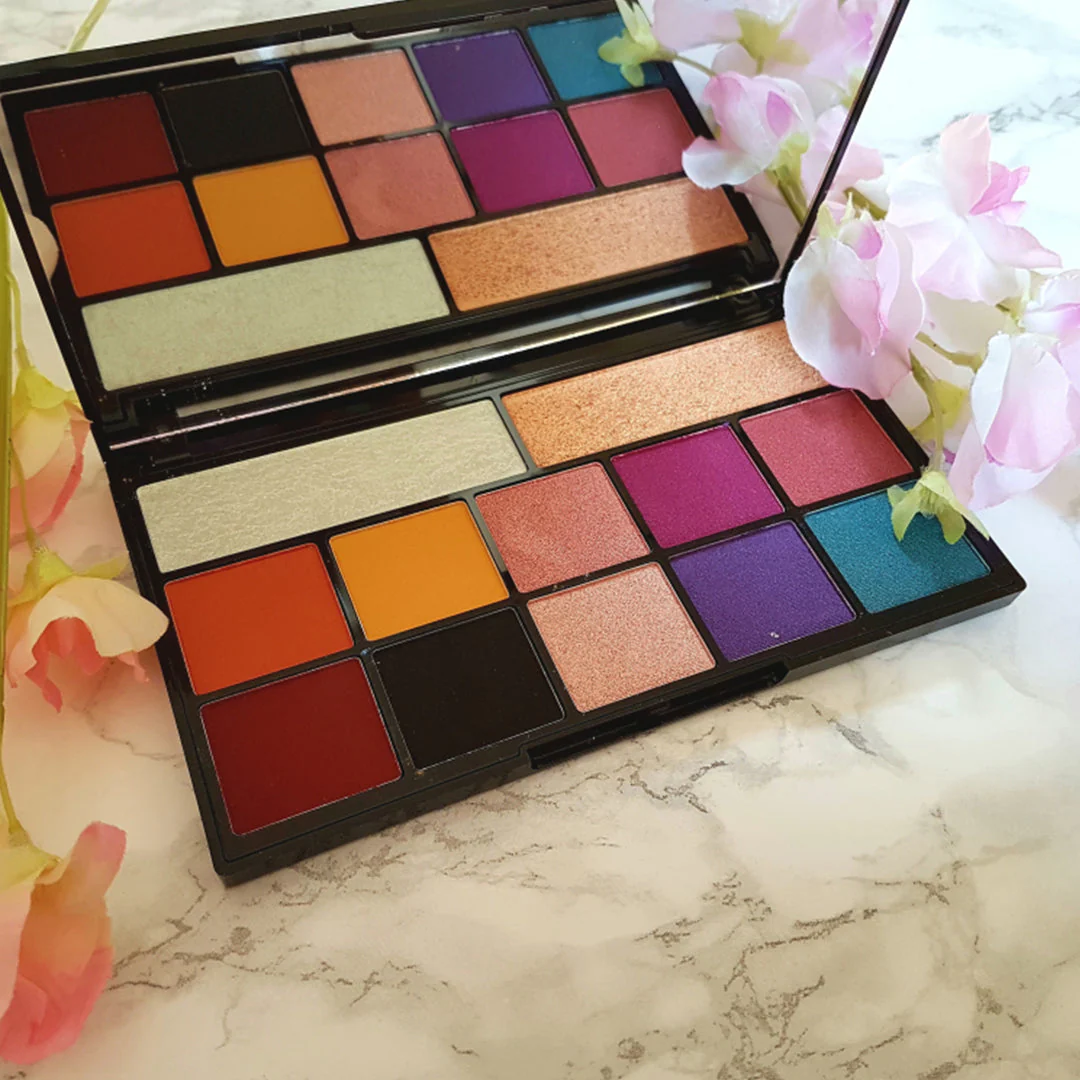 Makeup Revolution X Carmi Kiss Of Fire Palette - Image 5