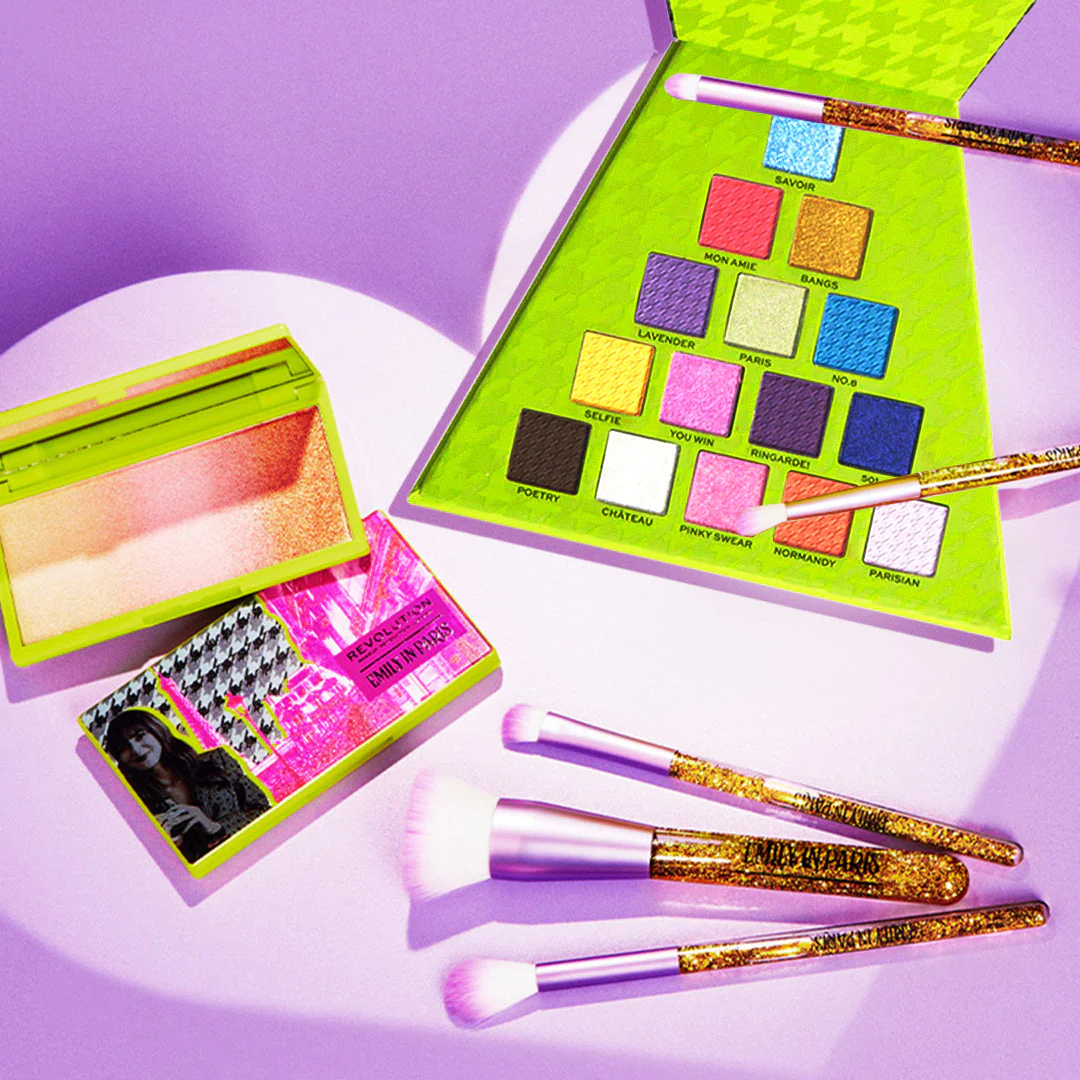 Makeup Revolution X Emily In Paris Tres Chic Brush Set - Image 3